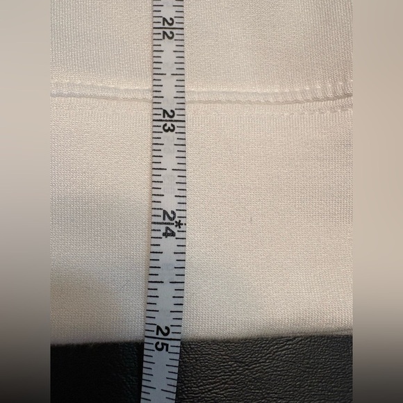 Green Envelope White Crew Neck Sweater Queen of the Court NWT size L SUPER SOFT - Picture 11 of 11